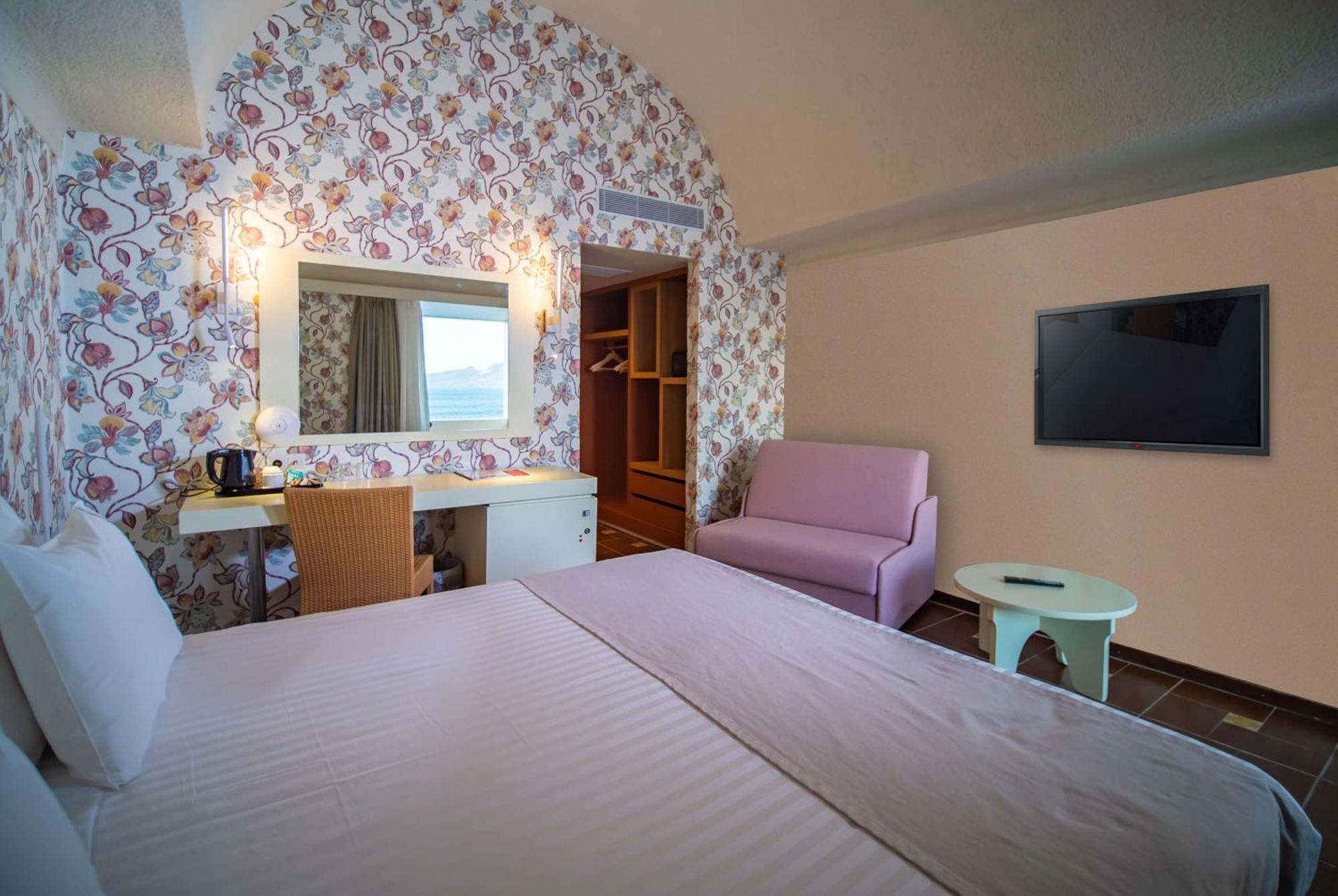 Ramada Loutraki Poseidon Resort Buitenkant foto